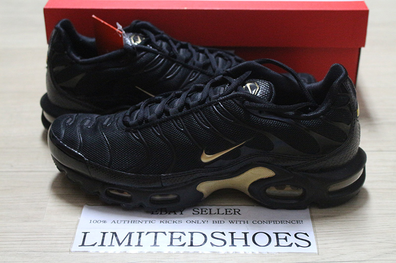 nike air max plus men's black and gold